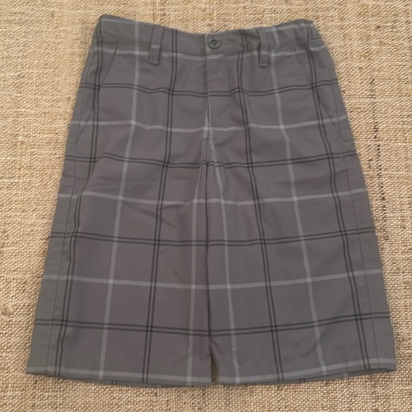Under Armour Other - Under Armour Gray Plaid Flat Front Shorts Sz Youth Large